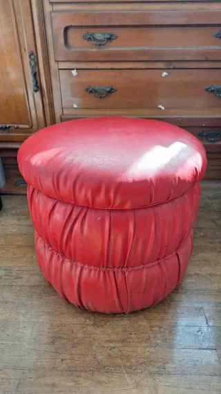 Puff polipiel rojo con compartimento