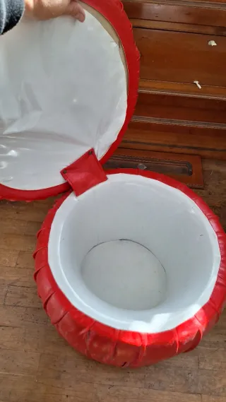 Puff polipiel rojo con compartimento