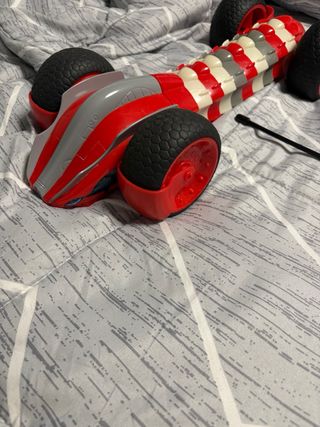 Coche radiocontrol rojo y gris