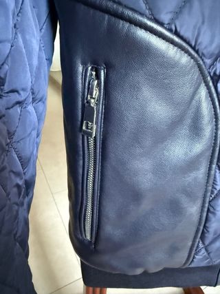 Chaqueta acolchada hombre azul y negra