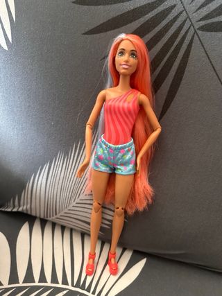 Barbie con traje de baño y shorts
