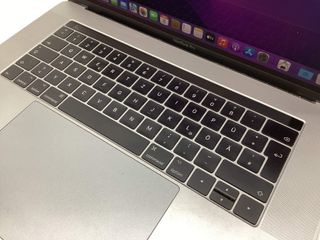 portatil apple apple macbook pro core i7 2.9 15 touchbar (2016) (a1707)
