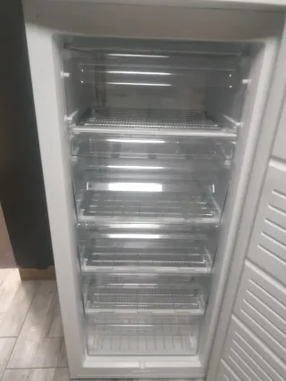 Congelador vertical Zanussi 5 cajones