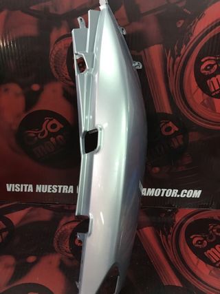 Carenado derecho plata Yamaha T-MAX 5GJ-21721-00-P1