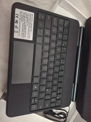 Funda con teclado magnético