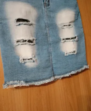 Gonna di jeans strappata