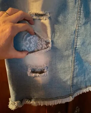 Gonna di jeans strappata