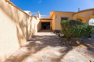 Chalet en venta en La Siesta - El Salado - Torreta en Torrevieja