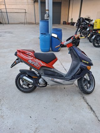 Aprilia ROSSIFUMI  Scooter 49cc Roja y Azul