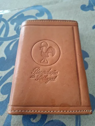 Cartera de cuero hecha a mano