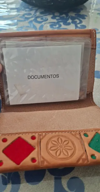 Cartera de cuero hecha a mano