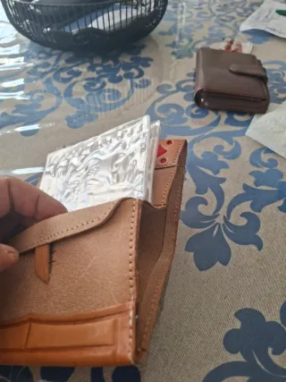 Cartera de cuero hecha a mano