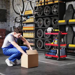 Carrello portautensili a 3 ripiani con bordi rialzati, ruote con freno e maniglia, carrello portautensili in metallo e PP, 70,5x35x82,5 cm, rosso e nero