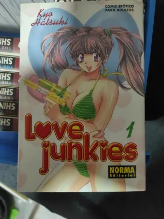 LOVE JUNKIES 01