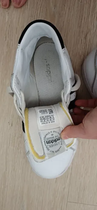 Scarpe Adidas alte bianche e nere