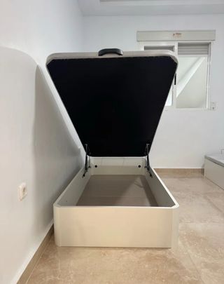 Camas / canapés + colchones + Cabeceros + Mesitas