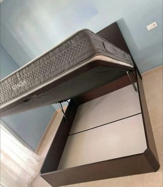 Camas / canapés  + colchones + Cabeceros + Mesitas