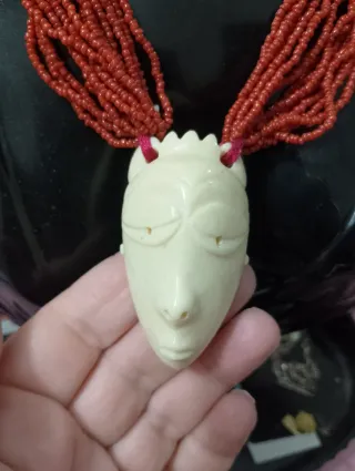 Preziosa collana antica con maschera