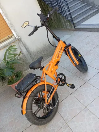Bicicletta Elettrica Arancione Fat Bike