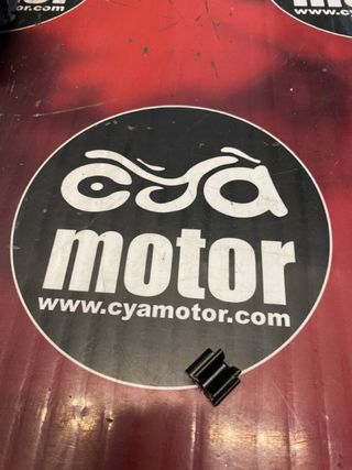 Bisagra carenado piernas Yamaha VP/YH 5EUF837F0000