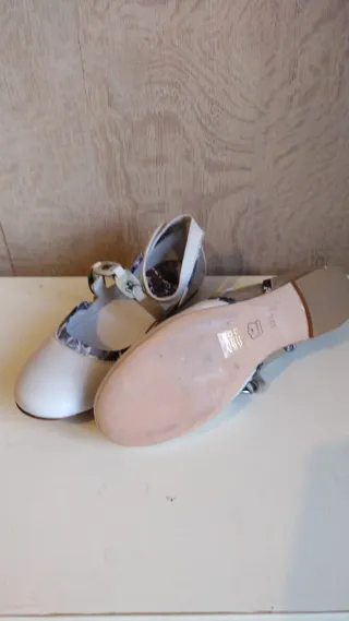 Manoletinas REGARD T.38.5 Piel Blanca y Gris