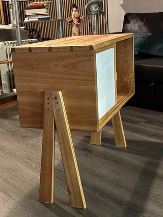 Mobile di design per giradischi in legno