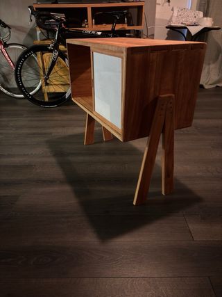 Mobile di design per giradischi in legno