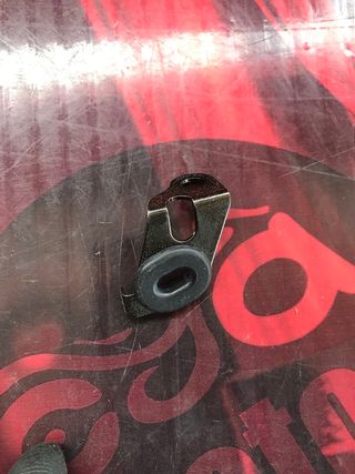 Apoyo cubierta lateral derecha motor Honda GL 1800 83512MCAA00