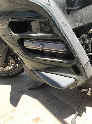 Tapa Delantera Izquierda Inferior Honda Pan-European 1100 2001 64220MT3000ZA