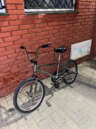 Bicicleta BMX cromada totalmente nueva