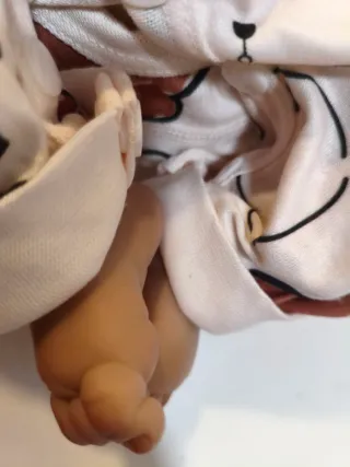 Muñeco bebé realista con chupete