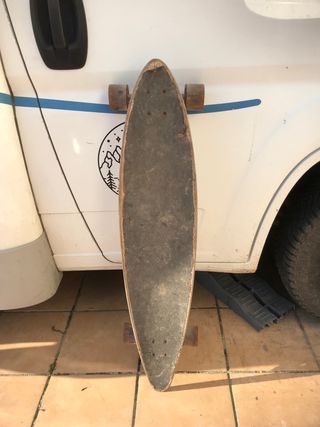 Longboard skate manual