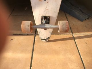 Longboard skate manual