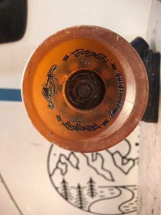 Longboard skate manual