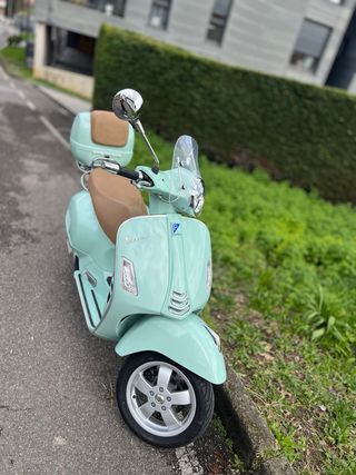 Vespa Scooter  Vespa GTS 125 ABS