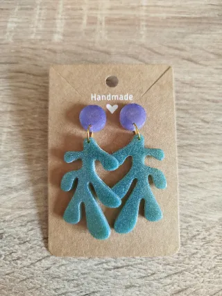 Pendientes Resina Morado y verde azulado.
