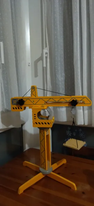Grúa de madera infantil