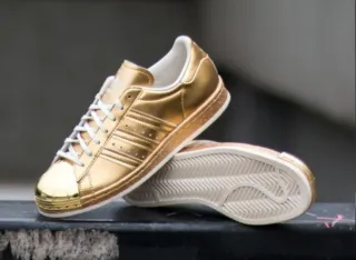 39 Zapatillas Adidas Superstar 80s Metal Doradas