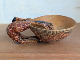 Ciotola in legno con giraffa, arte africana