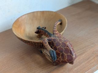 Ciotola in legno con giraffa, arte africana