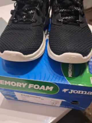 Zapatillas Joma Negras y Doradas