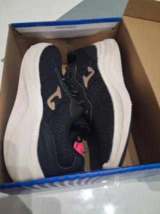 Zapatillas Joma Negras y Doradas