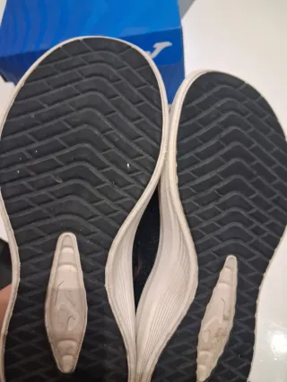 Zapatillas Joma Negras y Doradas