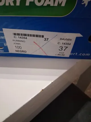 Zapatillas Joma Negras y Doradas