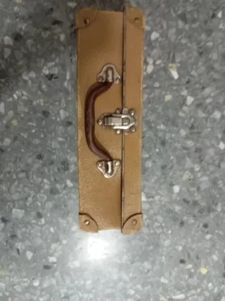 Maleta antigua de viaje años 60 más o menos