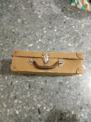 Maleta antigua de viaje años 60 más o menos