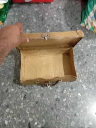 Maleta antigua de viaje años 60 más o menos