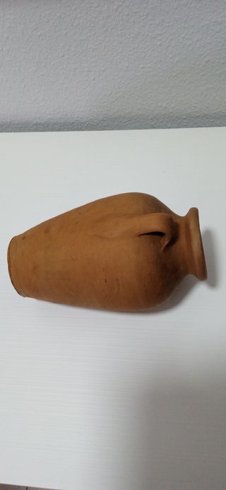 Jarrón de terracota con asas