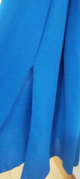 Vestido largo azul con flor