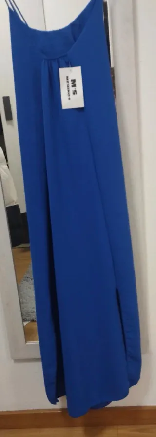 Vestido largo azul con flor